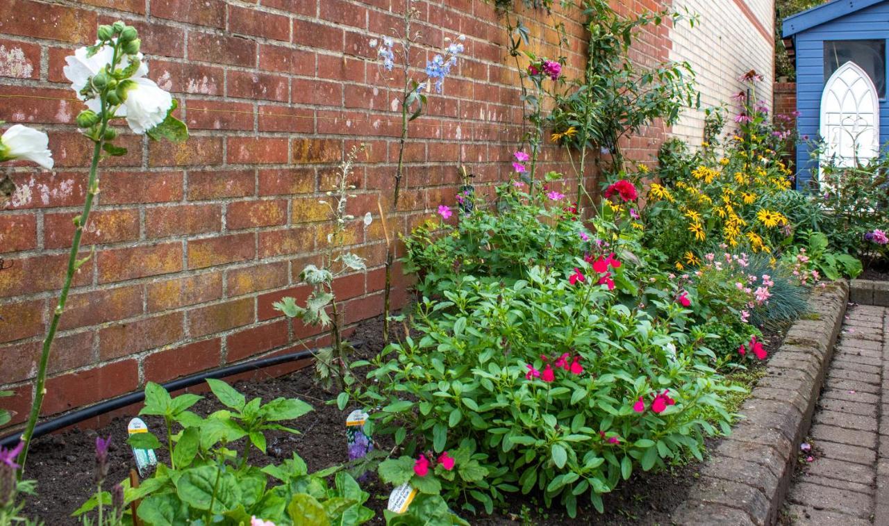 Bury St. EdmundsStylish Town Centre House With Garden And Parking Opposite别墅 外观 照片